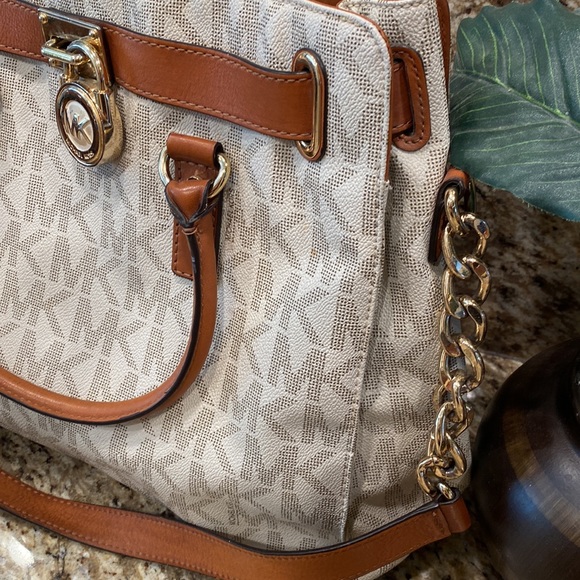 Michael Kors Large Signature Hamilton Tote - Picture 3 of 7